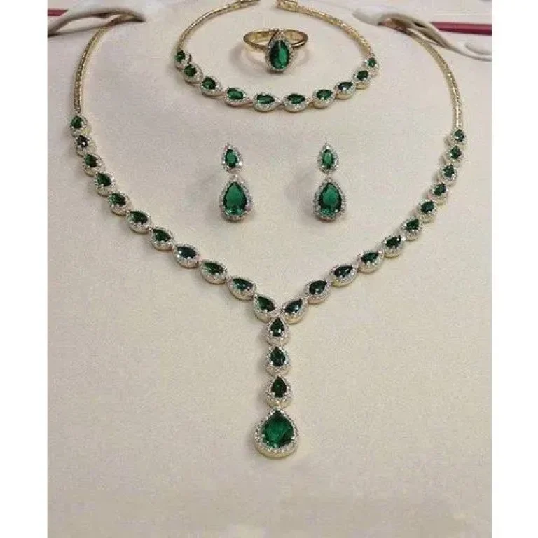 green-gemstone-diamond-necklace-set-500x500